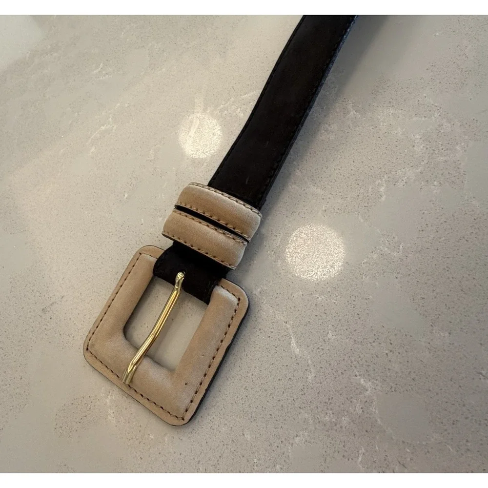 Jaeger Italy Genuine Leather Black Cream Waist Belt Gold Buckle Size 26 XS